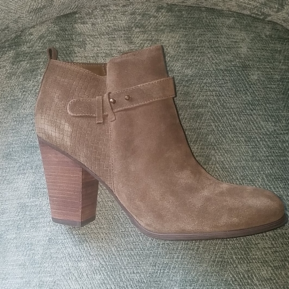 🎉Make an offer Olive Green Boot - Picture 6 of 6